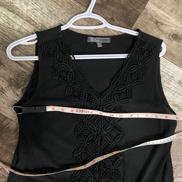 89th &Madison Black sleeveless V Neck with Lace detail - Picture 3 of 4